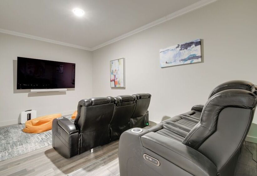 Sevierville Home W/ Hot Tub + Game Room!