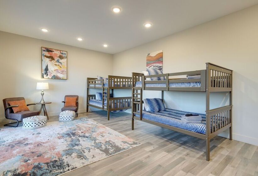 Sevierville Home W/ Hot Tub + Game Room!