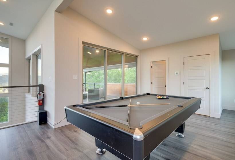 Sevierville Home W/ Hot Tub + Game Room!