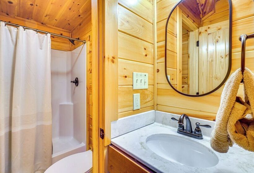 Shady Pines  Cozy Mountain Retreat W/ Hot Tub!