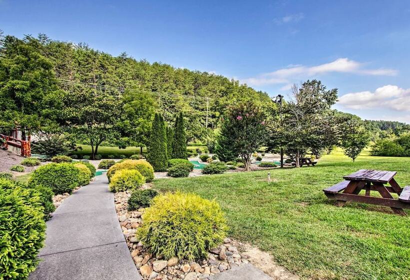 Shady Pines  Cozy Mountain Retreat W/ Hot Tub!