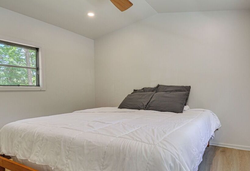 Single Story Cabin On Hyco Lake: Swim & Unwind!