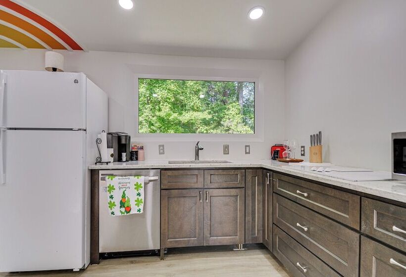 Single Story Cabin On Hyco Lake: Swim & Unwind!