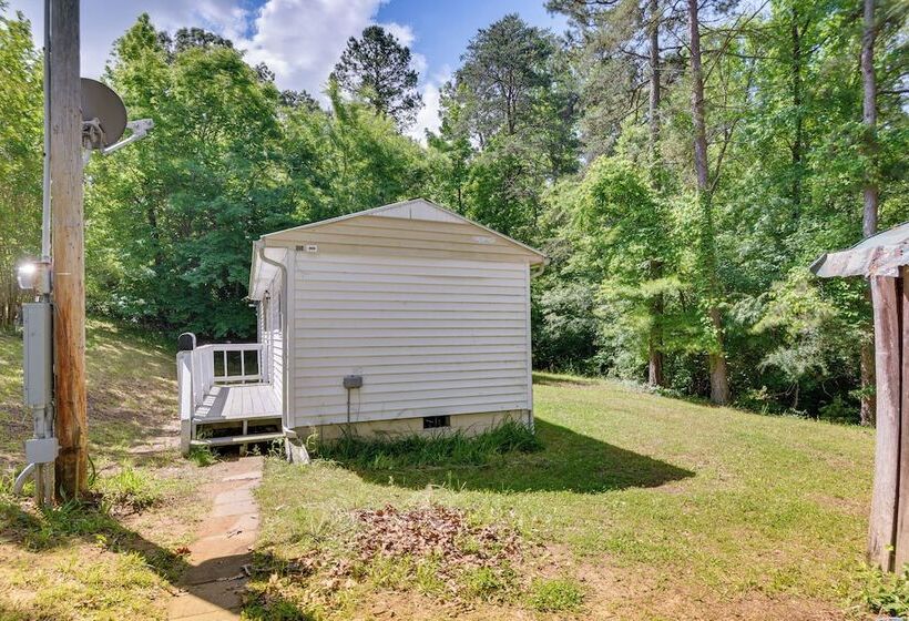 Single Story Cabin On Hyco Lake: Swim & Unwind!