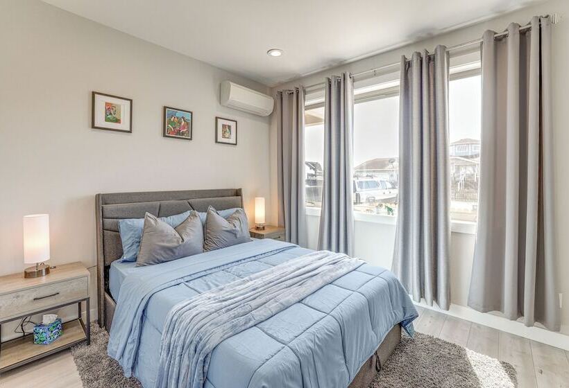 Sleek Ferndale Home W/ Ocean & Mountain Views!