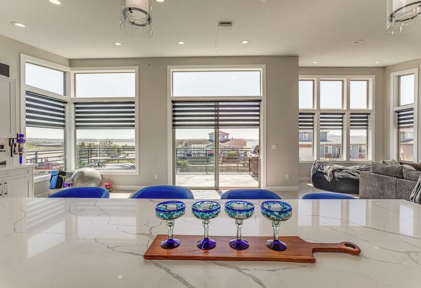 Sleek Ferndale Home W/ Ocean & Mountain Views!