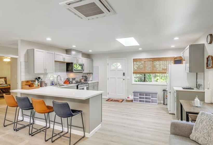 Sonora Hideaway W/ Lake Access & Furnished Deck