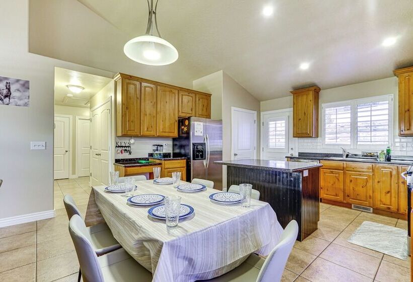 South Jordan Home: Grill, 21 Mi To Salt Lake City