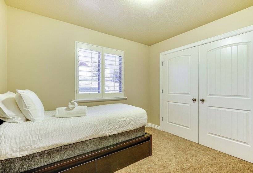 South Jordan Home: Grill, 21 Mi To Salt Lake City