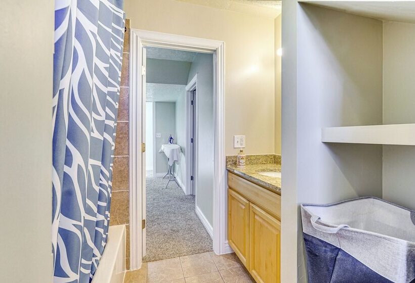 South Jordan Home: Grill, 21 Mi To Salt Lake City