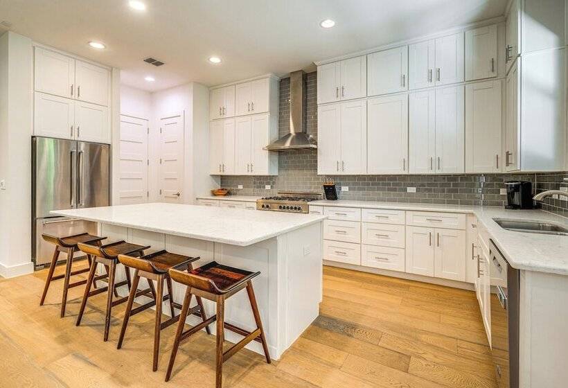 Spacious Austin Home: Near S Congress & Downtown!