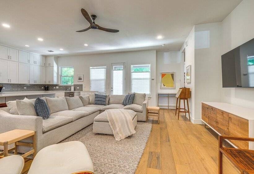 Spacious Austin Home: Near S Congress & Downtown!