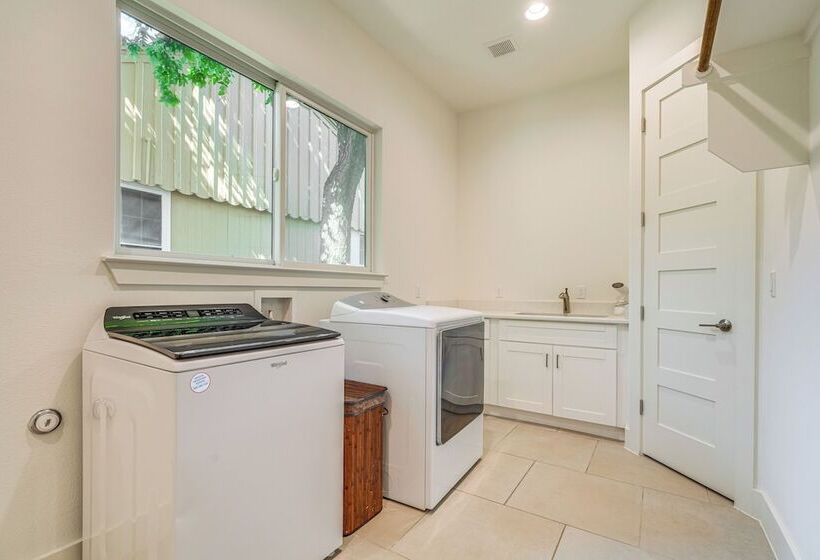Spacious Austin Home: Near S Congress & Downtown!