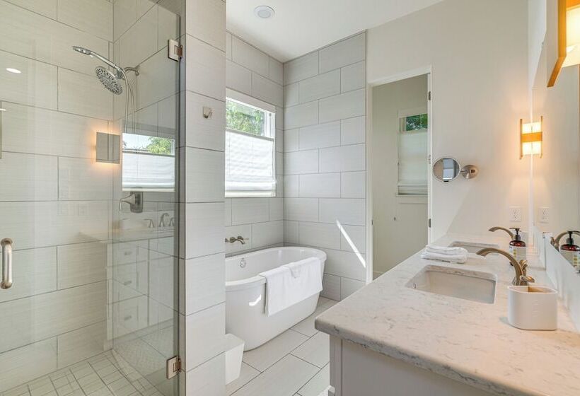 Spacious Austin Home: Near S Congress & Downtown!