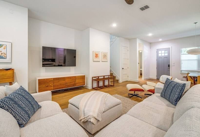 Spacious Austin Home: Near S Congress & Downtown!