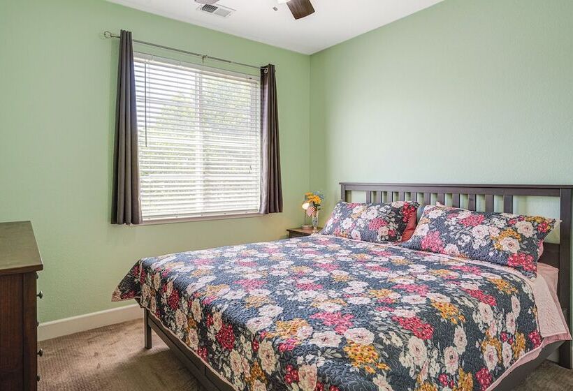 Spacious Bay Point Family Home W/ Private Yard!