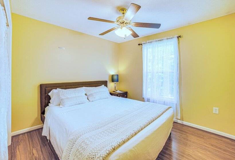 Spacious Champaign Home By University Of Illinois!