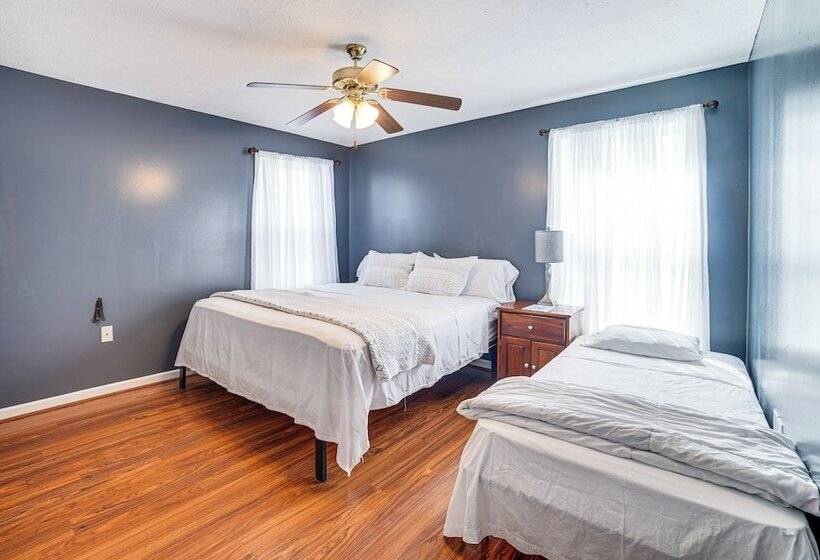 Spacious Champaign Home By University Of Illinois!