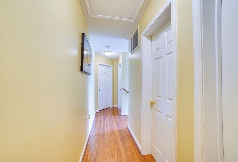 Spacious Champaign Home By University Of Illinois!