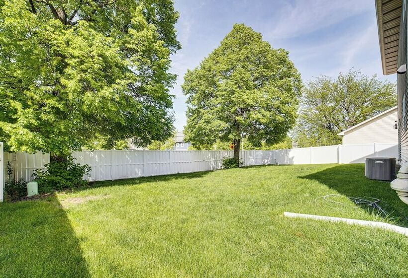 Spacious Champaign Home By University Of Illinois!
