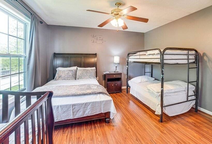 Spacious Champaign Home By University Of Illinois!