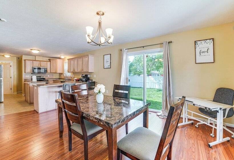 Spacious Champaign Home By University Of Illinois!