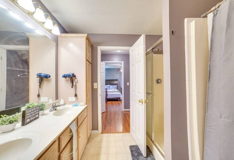 Spacious Champaign Home By University Of Illinois!