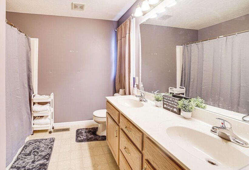 Spacious Champaign Home By University Of Illinois!