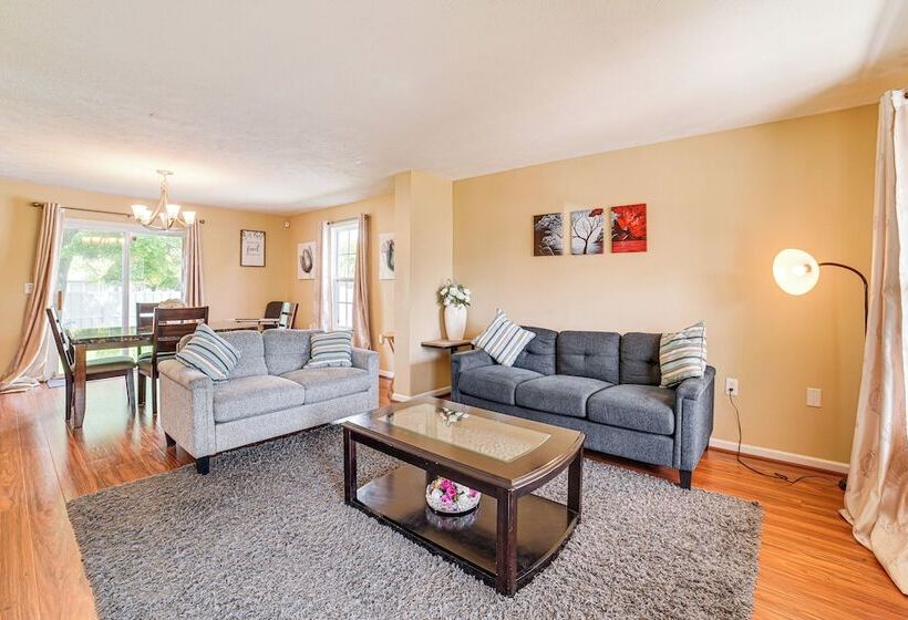 Spacious Champaign Home By University Of Illinois!