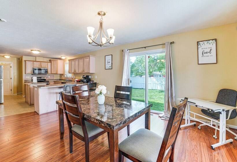 Spacious Champaign Home By University Of Illinois!