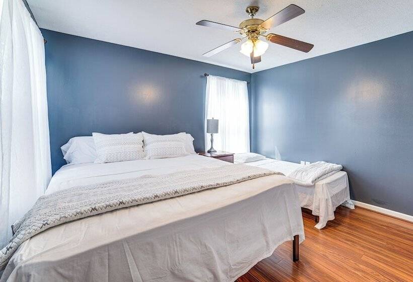 Spacious Champaign Home By University Of Illinois!