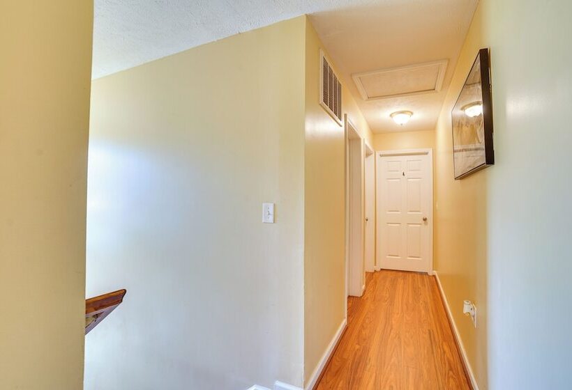 Spacious Champaign Home By University Of Illinois!