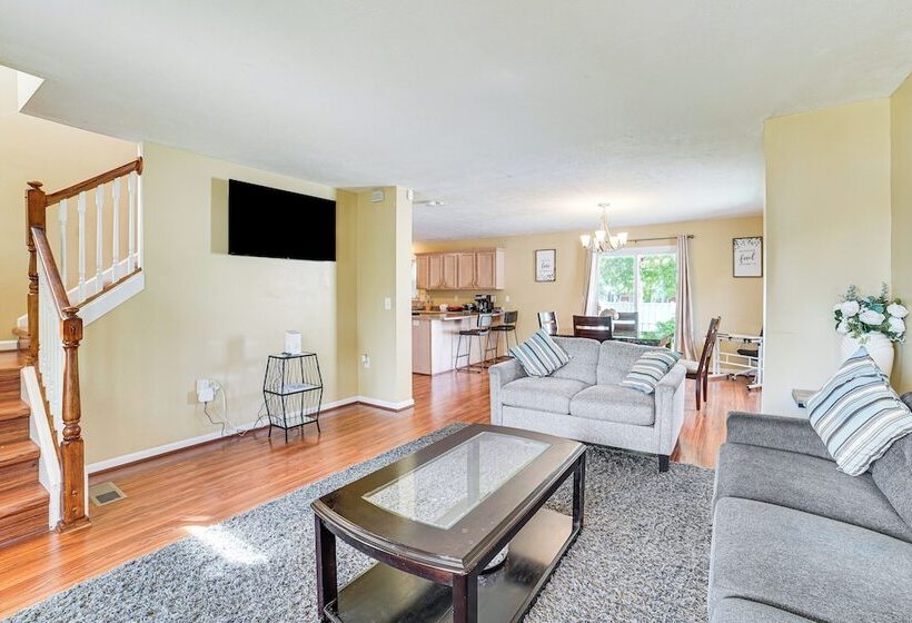 Spacious Champaign Home By University Of Illinois!