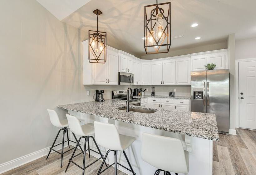 Spacious Dothan Home ~ 4 Mi To Downtown!