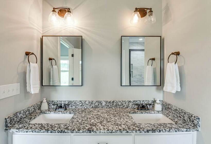 Spacious Dothan Home ~ 4 Mi To Downtown!