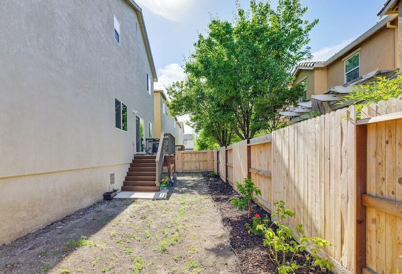 Spacious Family Home In Stockton   Pets Welcome!