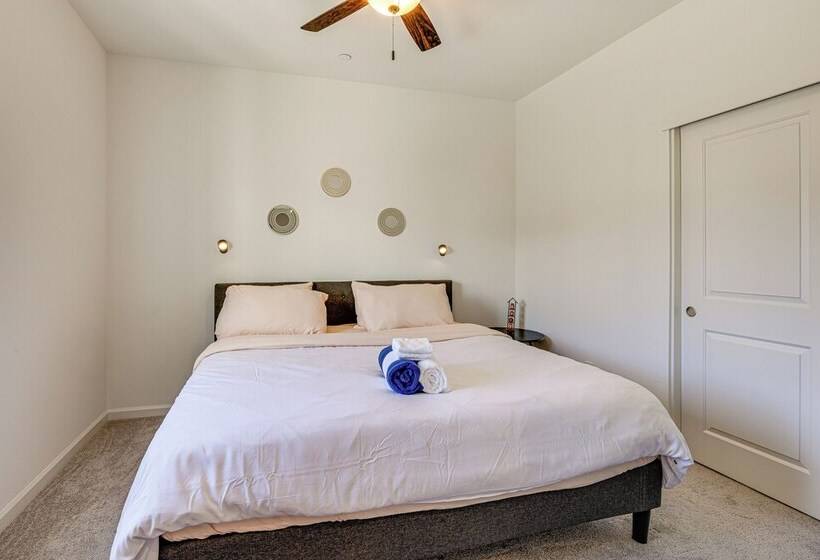 Spacious Family Home In Stockton   Pets Welcome!