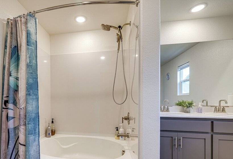 Spacious Family Home In Stockton   Pets Welcome!