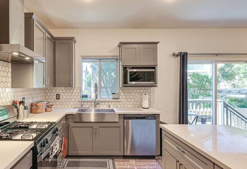 Spacious Family Home In Stockton   Pets Welcome!