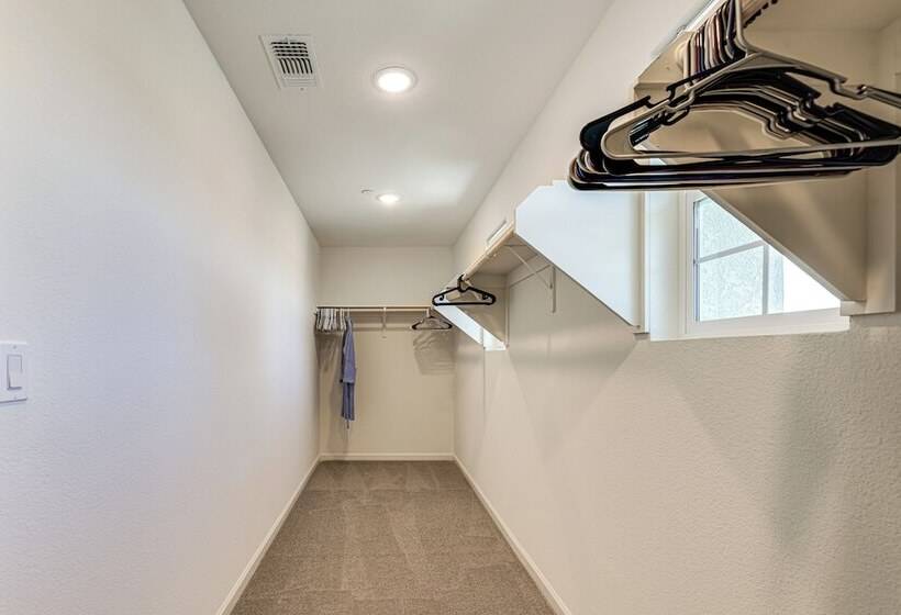 Spacious Family Home In Stockton   Pets Welcome!