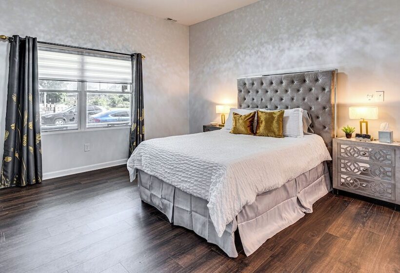 Spacious Indianapolis Home: 3 Mi To Downtown!