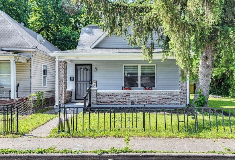 Spacious Indianapolis Home: 3 Mi To Downtown!