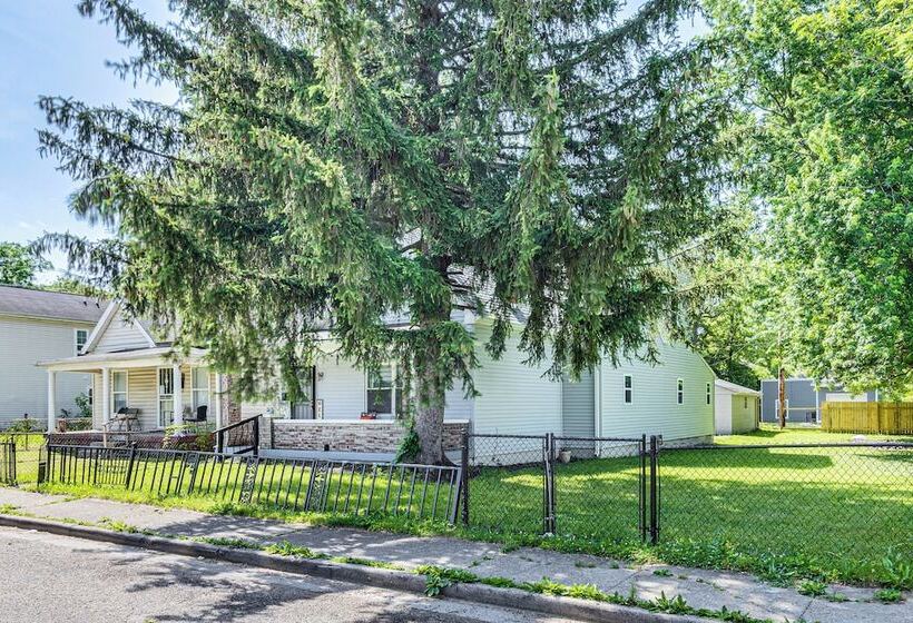 Spacious Indianapolis Home: 3 Mi To Downtown!