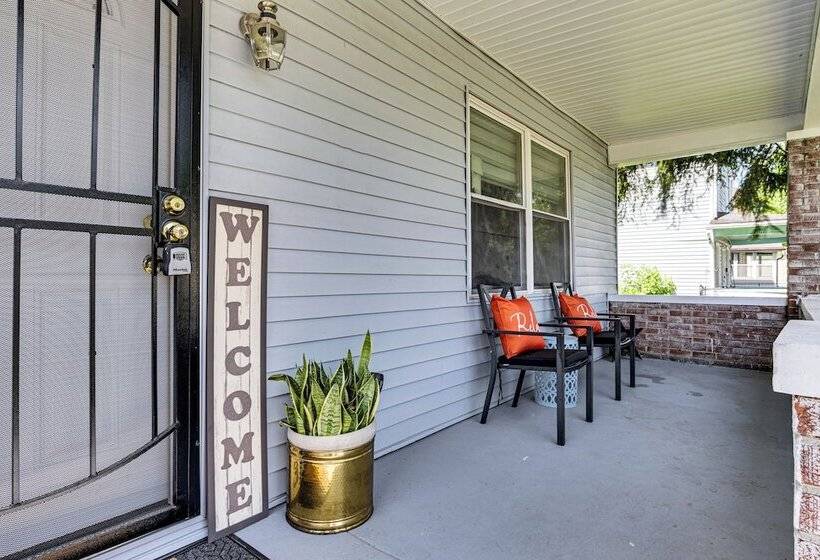 Spacious Indianapolis Home: 3 Mi To Downtown!
