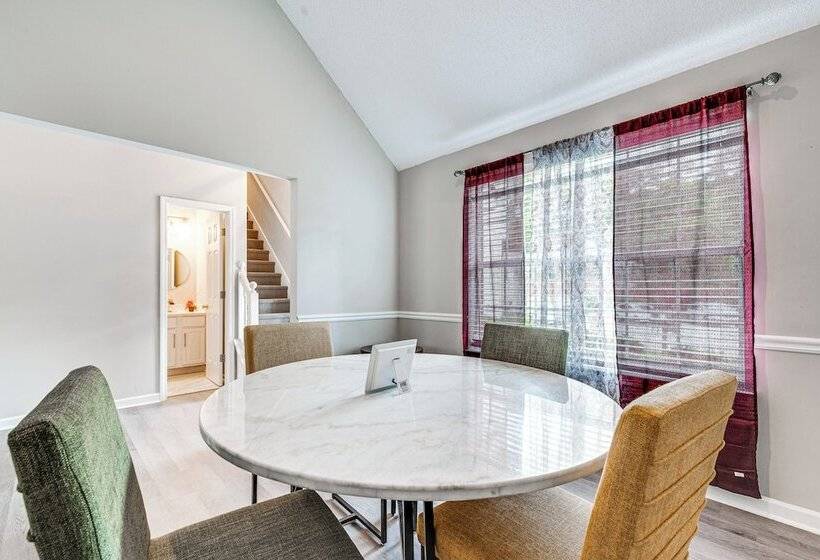10 Mi To Stone Mtn Park: Spacious Home In Lithonia