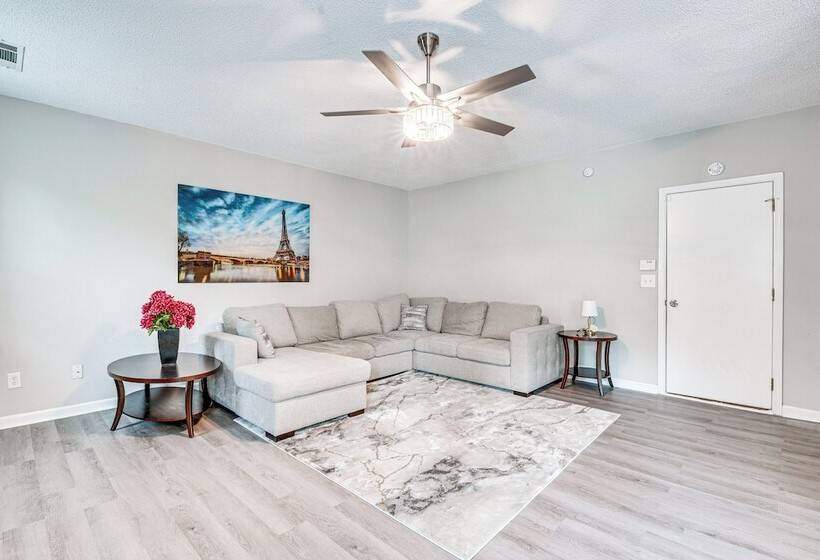 10 Mi To Stone Mtn Park: Spacious Home In Lithonia