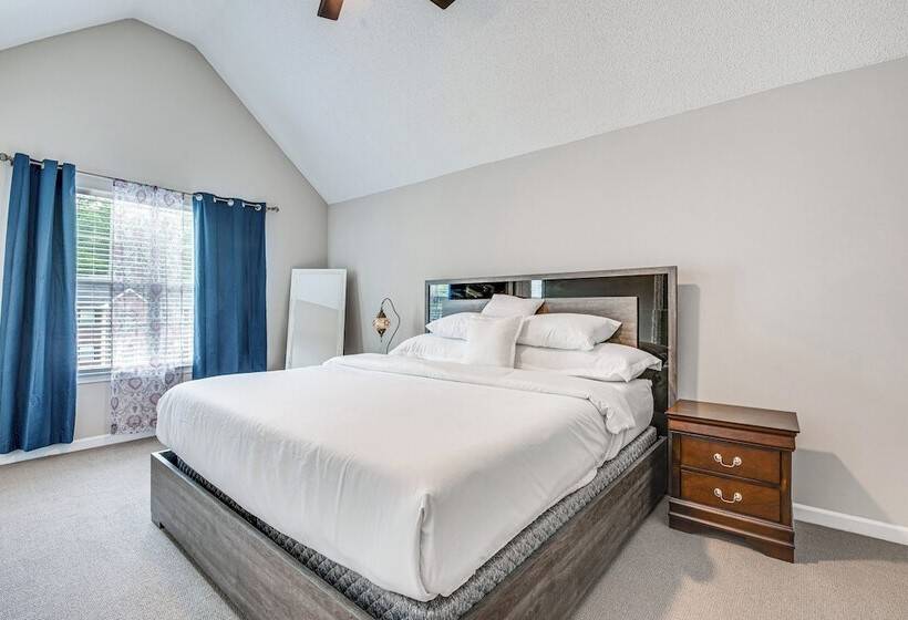 10 Mi To Stone Mtn Park: Spacious Home In Lithonia