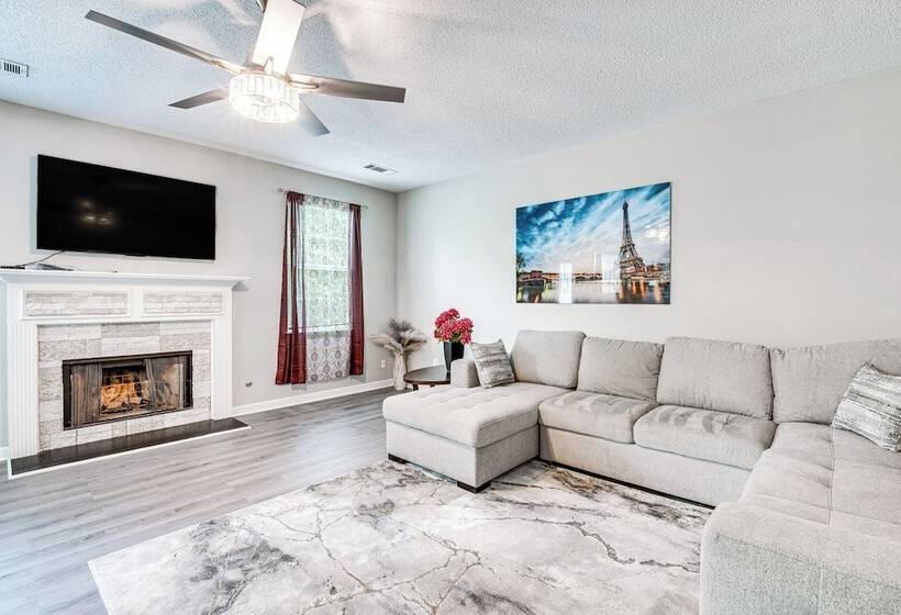 10 Mi To Stone Mtn Park: Spacious Home In Lithonia