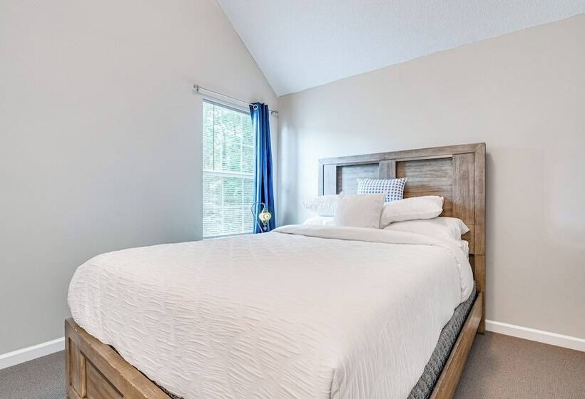 10 Mi To Stone Mtn Park: Spacious Home In Lithonia