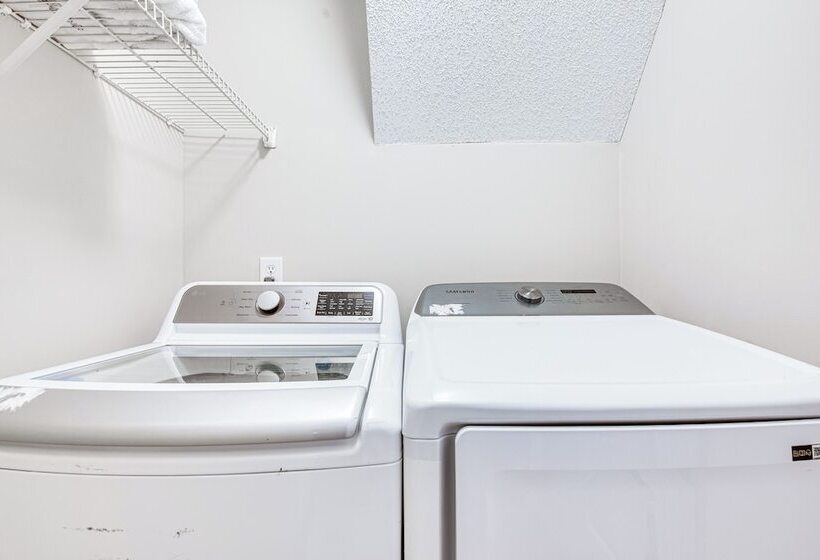 10 Mi To Stone Mtn Park: Spacious Home In Lithonia